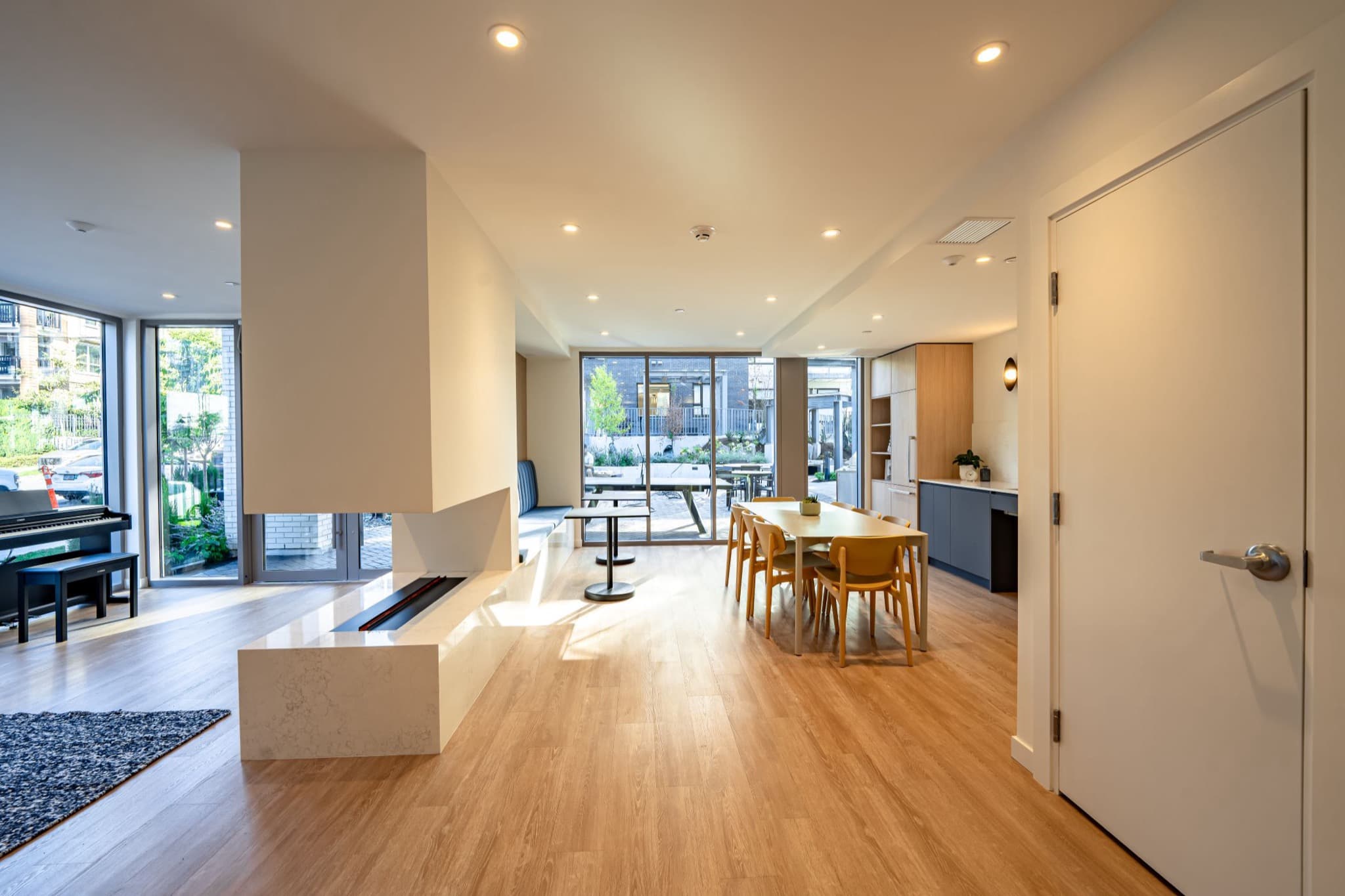 The shared lounge and dining room at Seasons
